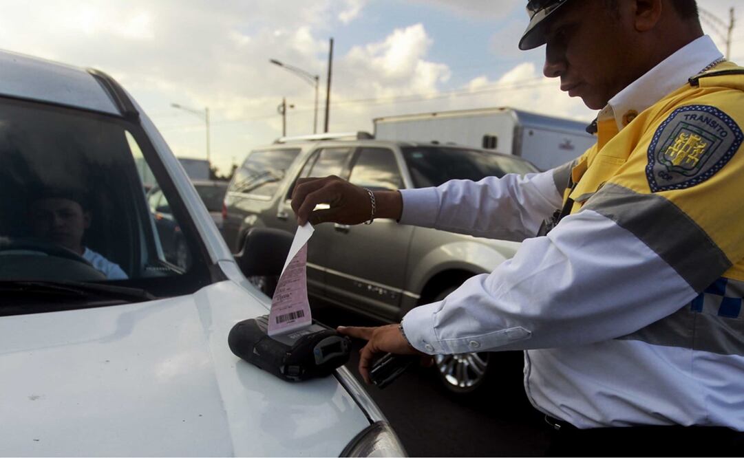 Mientras transitas por la vialidad de la Ciudad de México estás sujeto a las normas del Reglamento de Tránsito de la entidad - Foto: Fernando Ramírez/EL UNIVERSAL