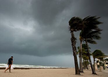 Huracán José permanece como categoría 4
