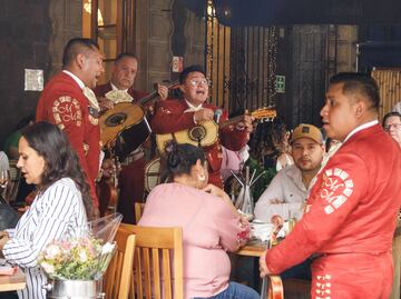 Día de las Madres: Restaurantes en Coyoacán se encuentran a reventar; buscan celebrar a sus mamás