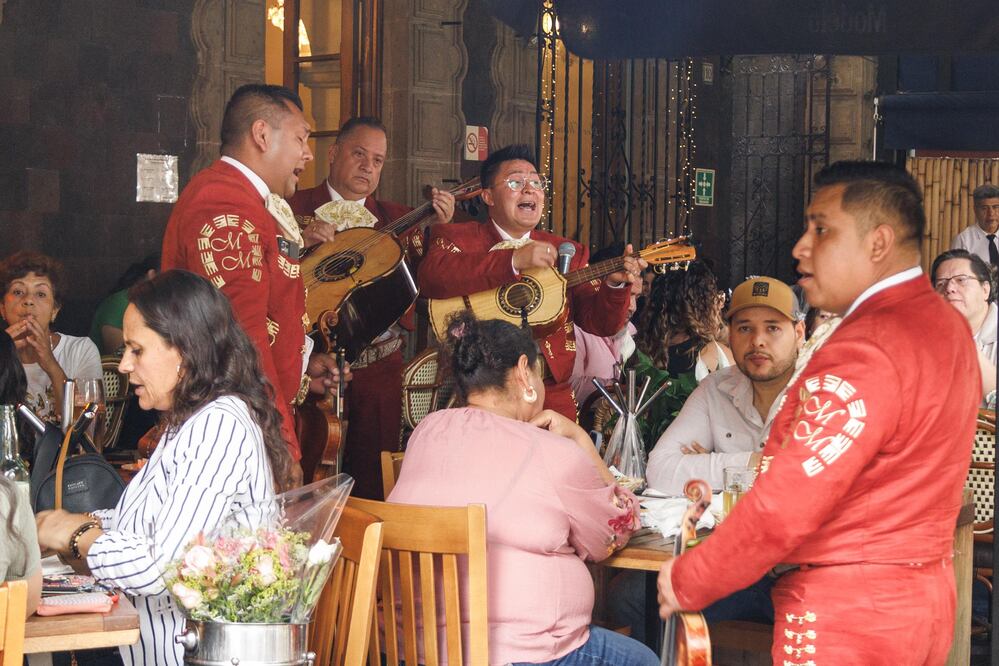 Los restaurantes del centro de Coyoacán lucieron llenos este 10 de Mayo Día de las Madres. (Foto: Yaretzi Osnaya/ EL UNIVESRAL)