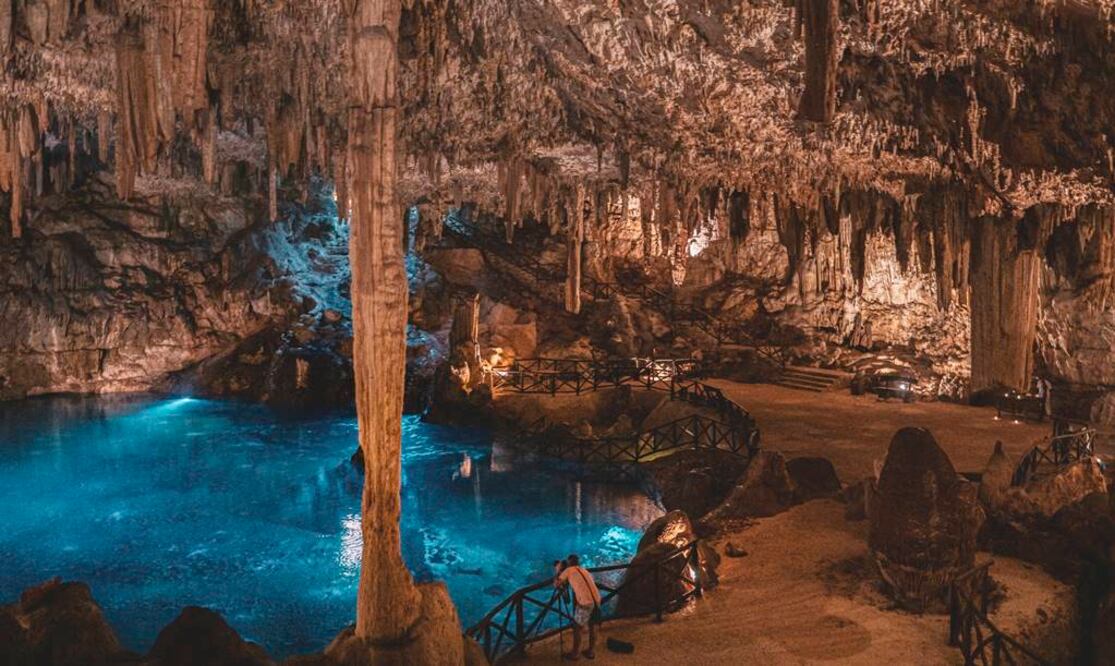Vista de la caverna cenote donde se realiza la experiencia 'Encuentro con el Xibalbá'. Foto: Zazil Tunich