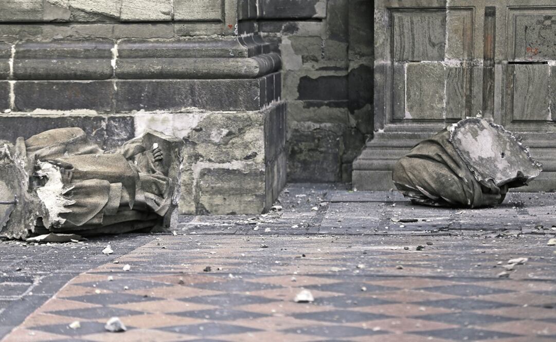 El sismo del 19 de septiembre hizo que la escultura "La Esperanza", de Manuel Tolsá, cayera de la Catedral Metropolitana. Foto: Alejandra Leyva / Archivo EL UNIVERSAL 