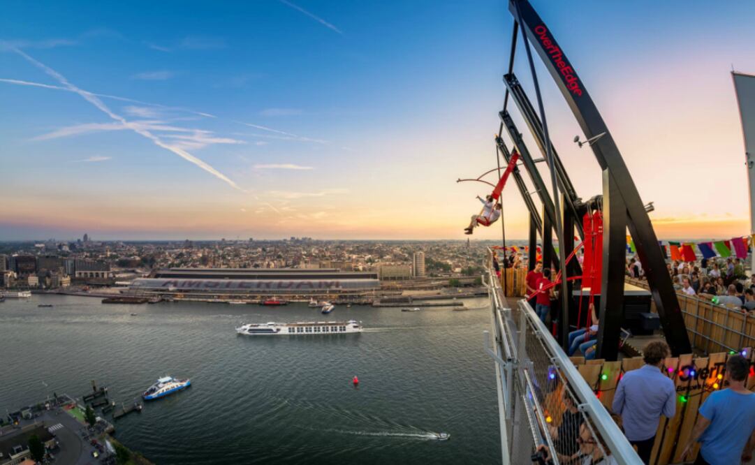 Over the Edge se encuentra a 100 metros de altura. (Foto: Martijnkort/A'DAM Lookout)