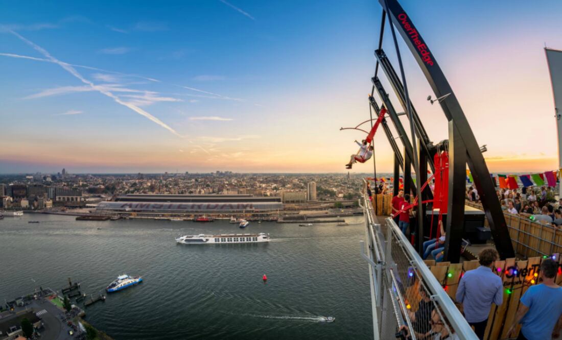 Over the Edge se encuentra a 100 metros de altura. (Foto: Martijnkort/A'DAM Lookout)