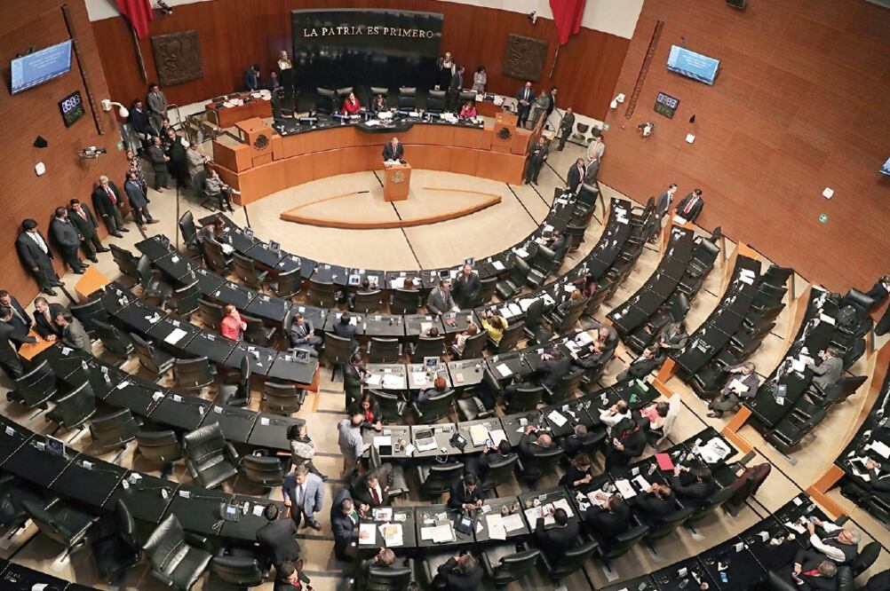 Los senadores aprobaron ayer cambios a la ley de telecomunicaciones para dejar a criterio de los medios establecer sus propios códigos de ética. (LUCÍA GODÍNEZ. EL UNIVERSAL)