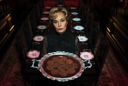 Lanzan primer tráiler de “American Horror Story: 13”; así lucen los personajes en el primer vistazo de la serie