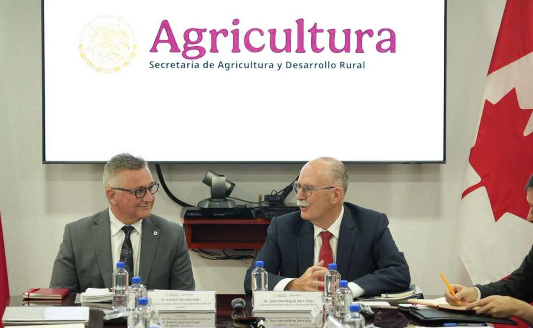 El secretario de Agricultura y Desarrollo Rural, Julio Berdegué Sacristán, con el ministro de Agricultura y Agroalimentación de Canadá, Heath MacDonald. Foto: Especial.
