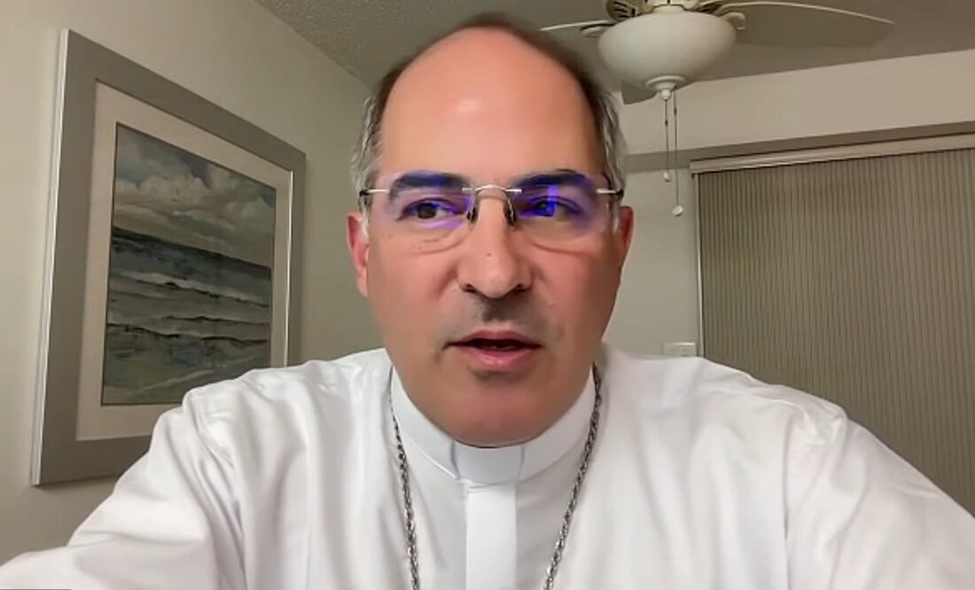 Monseñor Héctor Mario Pérez, Secretario General de la Conferencia del Episcopado Mexicano en Con los de Casa. Foto: Captura