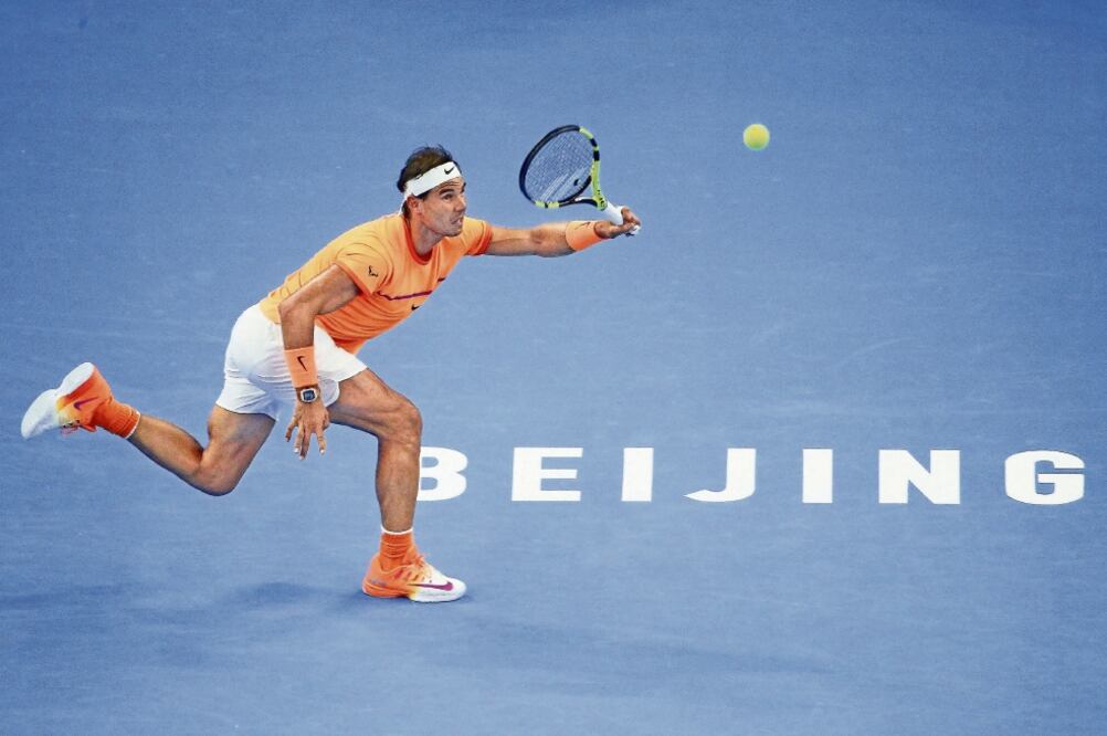 Rafael Nadal disputó dos sets para obtener su lugar en los cuartos de final del Abierto de China (WU HONG. EFE)
