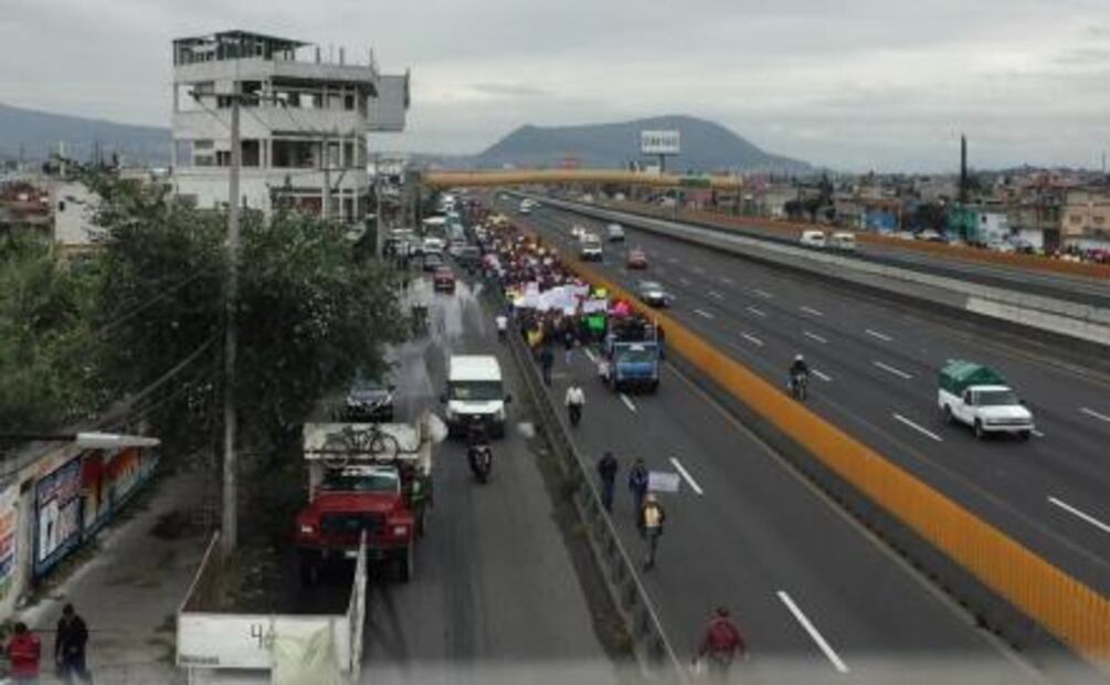 Edil de Valle de Chalco encabeza marcha en la México-Puebla