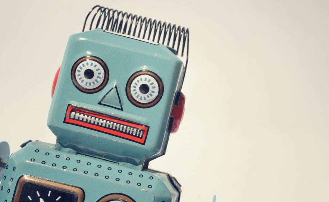 Un bot es un programa informático que efectúa automáticamente tareas repetitivas a través de Internet