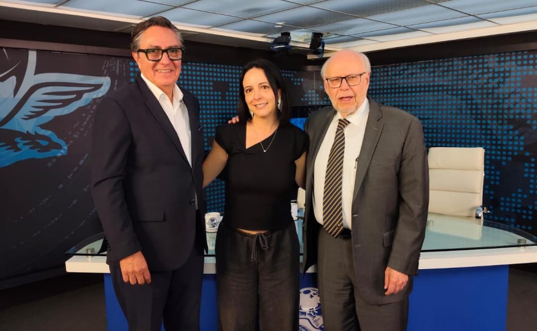 José Narro Robles, exsecretario de Salud en Con los de Casa, junto al Director Editorial de EL UNIVERSAL, David Aponte y la columnista Maite Azuela (18/02/2026). Foto: Julio Suárez / EL UNVIERSAL