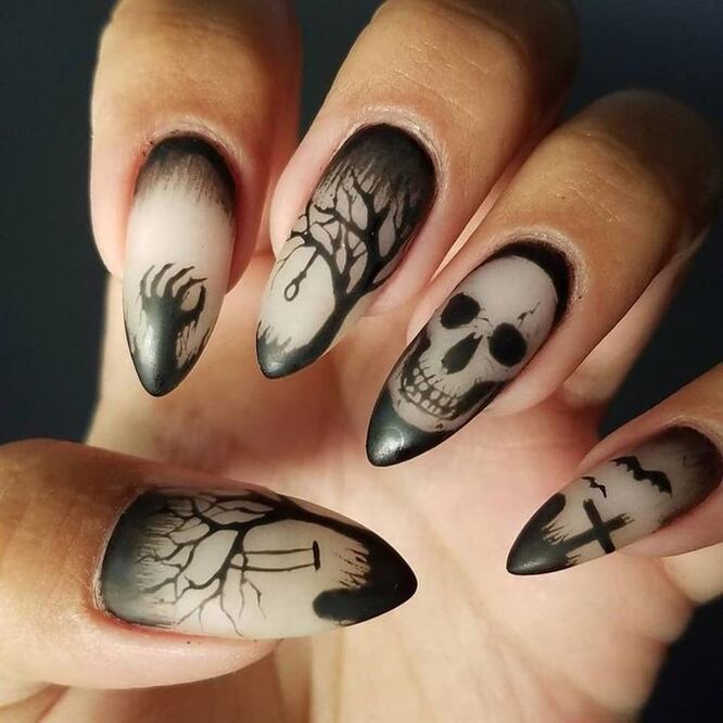 Los diseños en negro y con decorado de calaveras van perfecto con la temporada de Halloween / Foto: Facebook Uñas diseño