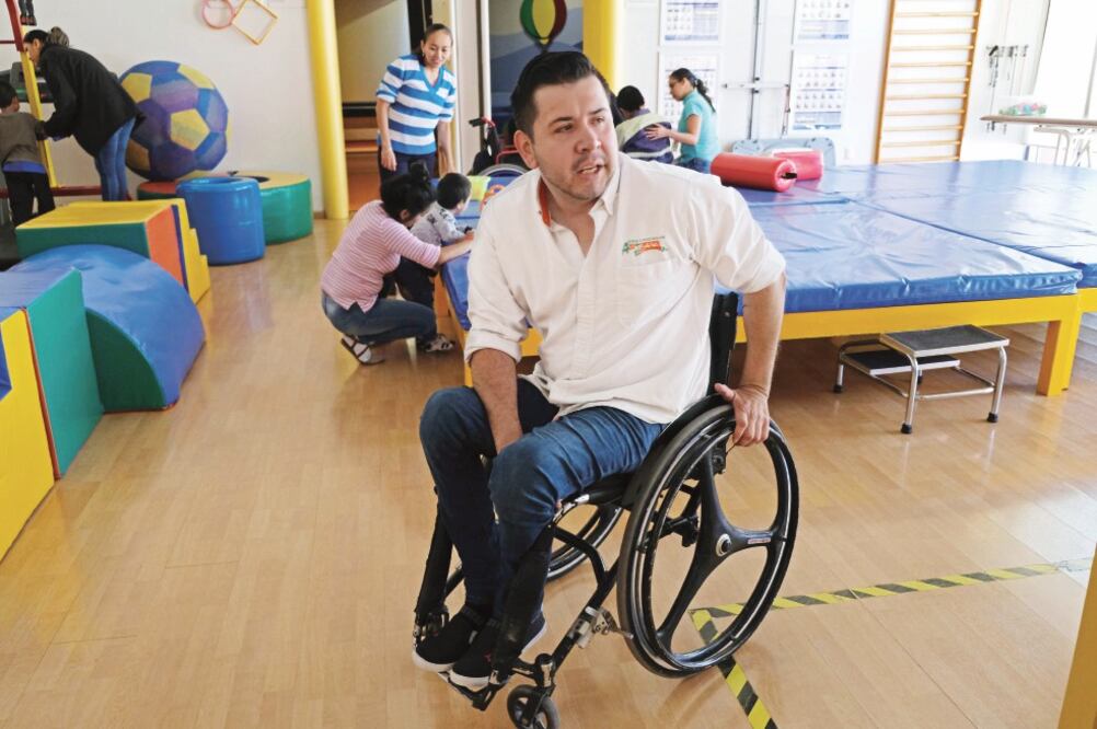 René Ledesma Abdalá administra varios vehículos Uber como socio de esa plataforma y además es empleado de la constructora yucateca Adi-timper. (CUAUHTÉMOC MORENO)