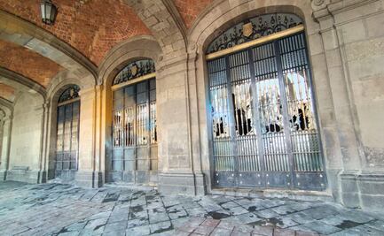 Persisten daños en edificio del Gobierno de CDMX tras disturbios del 8M; vidrios rotos y vallas siguen en la zona