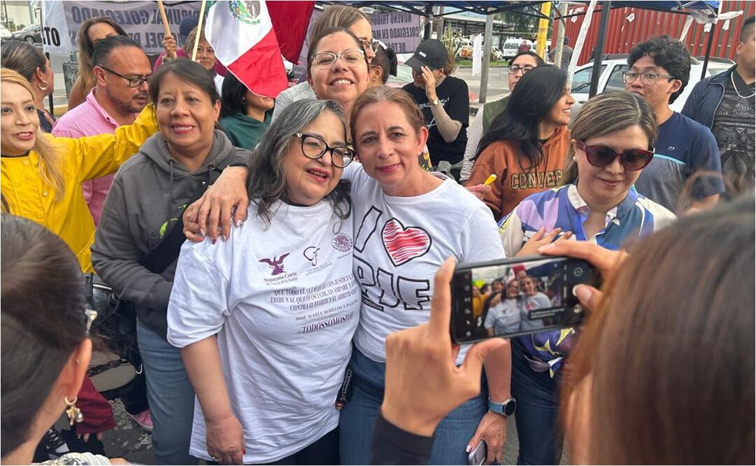 El viernes 6 de septiembre, la ministra Norma Piña acudió a apoyar a trabajadores que mantienen bloqueada la Cámara de Diputados. Foto: Especial