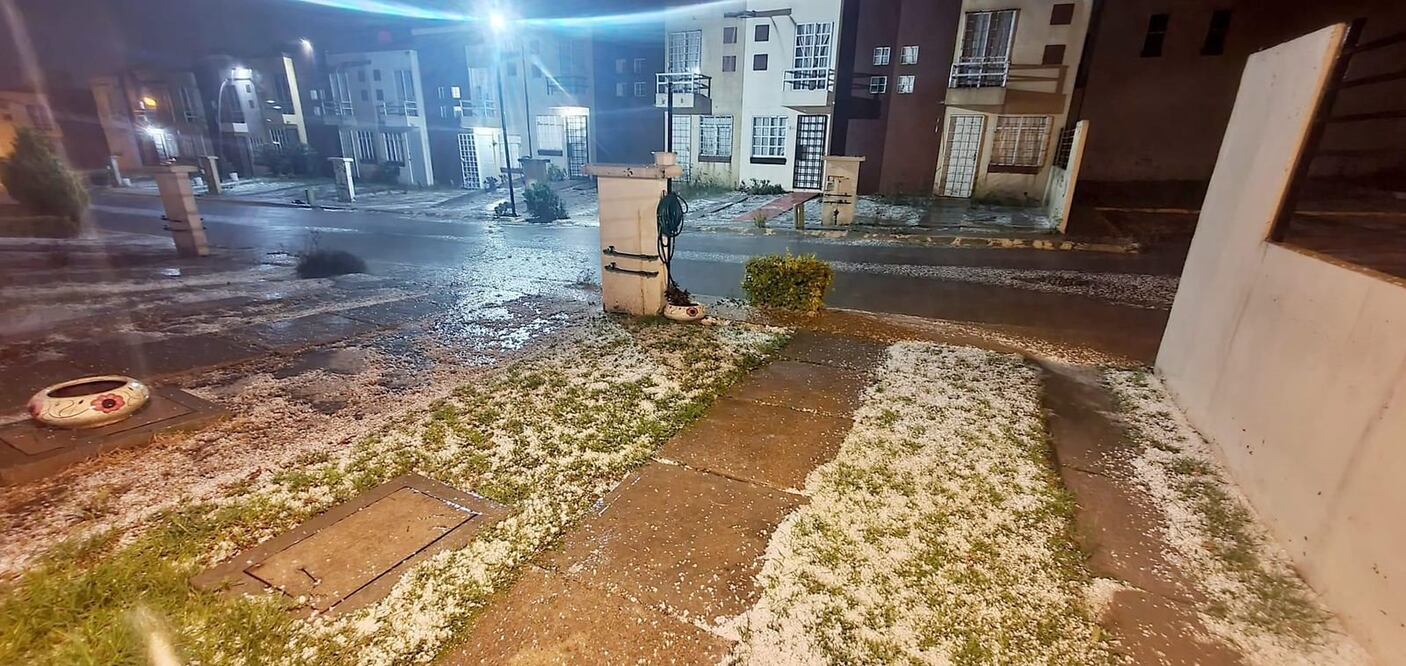 En la tarde noche se registró una fuerte granizada en el Estado de México Foto: Especial