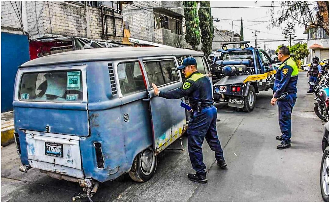Autos chatarra en Tláhuac. Foto: Especial