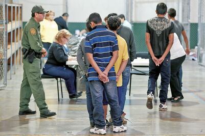 Migrantes que llevan hijos a EU, en la mira