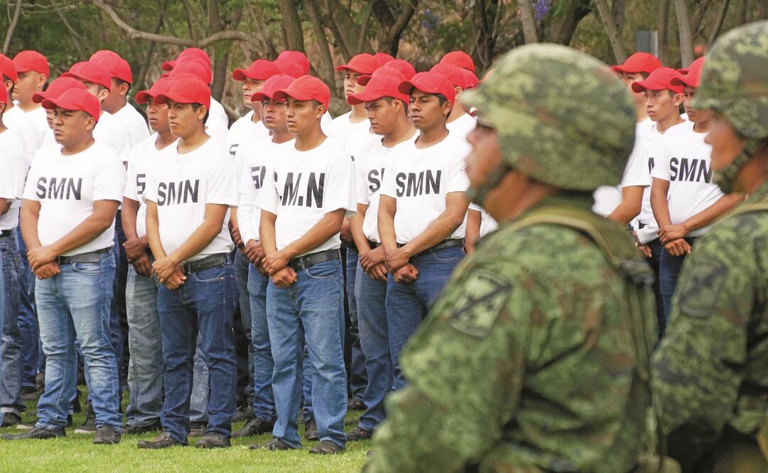 Busca eliminar que la Sedena especifique cada año el número máximo de jóvenes que pueden adelantar el compromiso que les impone la ley. (FOTO: Archivo. EL UNIVERSAL)