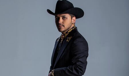 Nodal y su cigarro, la pesadilla del Auditorio Nacional