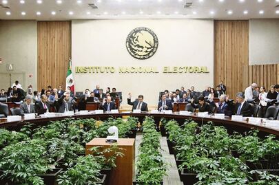 Alistan multa a Delfina por esconder gasto