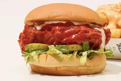 La hamburguesa que los amantes de la salsa búfalo tienen que conocer