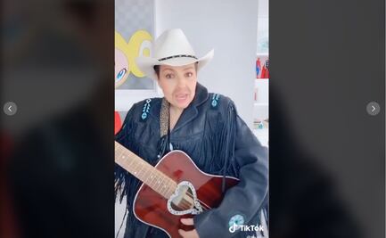 "No coman murciélago, coman pollito...": Thalía