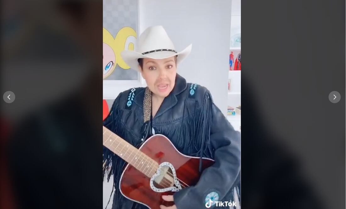 "No coman murciélago, coman pollito...": Thalía