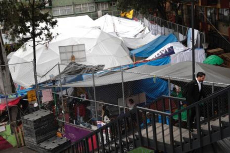 Adultos mayores llevan 10 días en una carpa tras el sismo