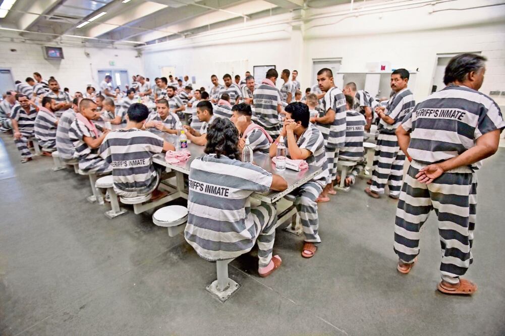 Diputados de la Comisión de Relaciones Exteriores detallaron que el Departamento de Justicia estadounidense inició un programa para liberar a miles de reclusos que recibieron sentencias por ofensas relacionadas con drogas (ARCHIVO EL UNIVERSAL)