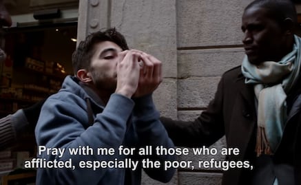 Video. Con “anti-mannequin challenge” Papa urge acoger a refugiados