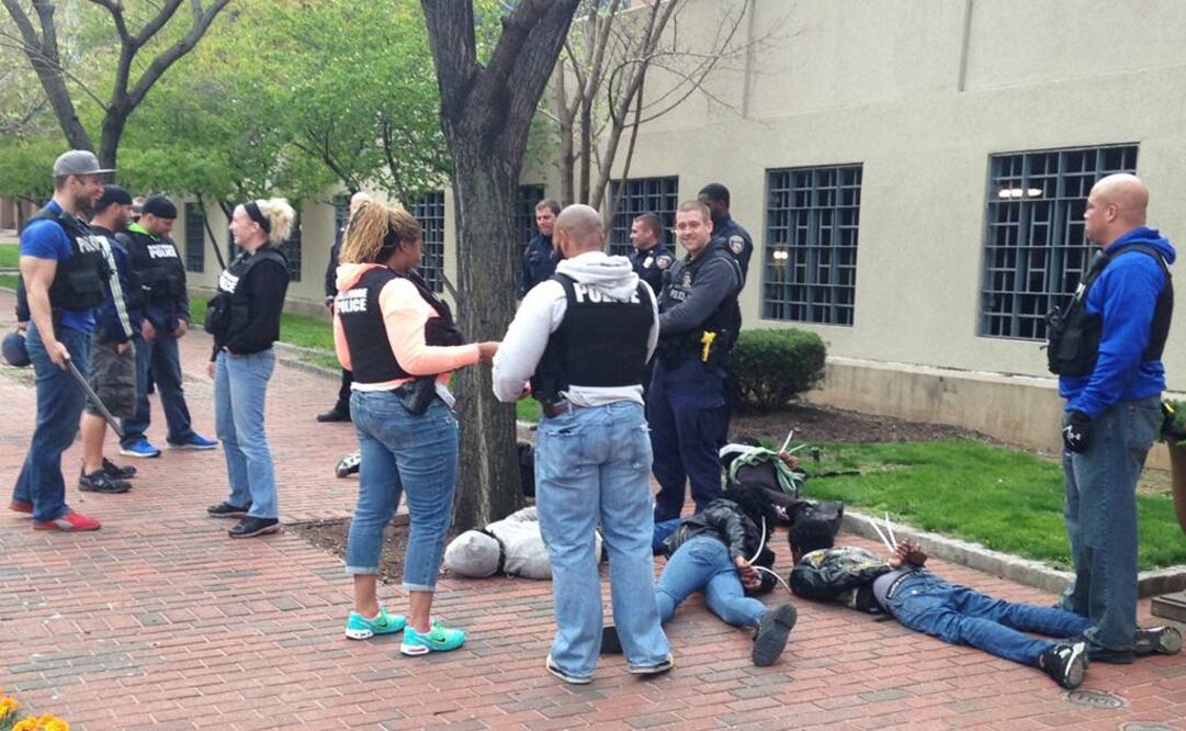 El comisario de la Policía de Baltimore, Anthony Batts, atribuyó los altercados a "estudiantes de secundaria", que asaltaron negocios, provocaron incendios e hirieron a 15 policías (Foto: AP)