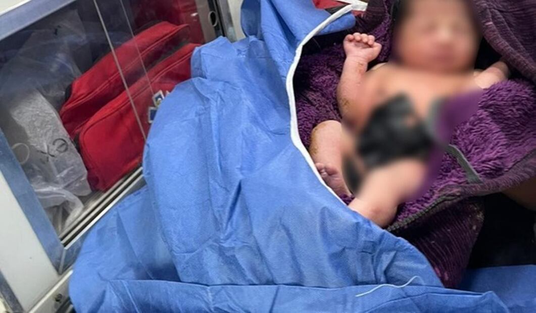 Mujer guatemalteca dio a luz al interior de una autobus. Foto: Cortesía INM