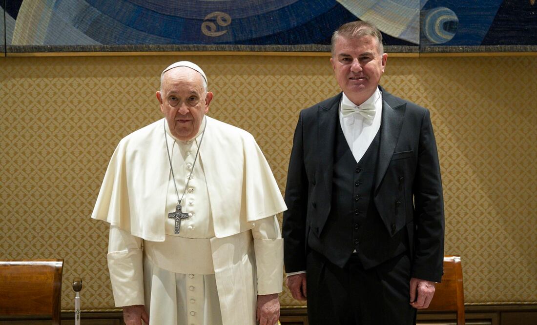 El papa Francisco dando audiencia a Franc But, embajador de Eslovenia ante la Santa Sede. Foto: EFE