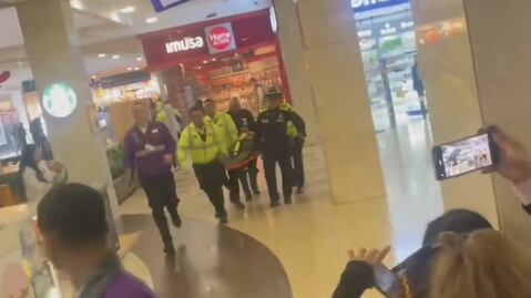 Feminicidio en centro comercial desata indignación en Colombia