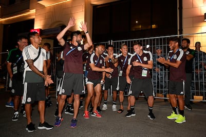 La Selección Mexicana recibe serenata en Rostov