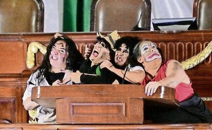 Oposición ve conflicto de interés en show de cabaret
