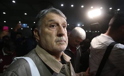 Gerardo Martino regresó a México entre empujones y reclamos