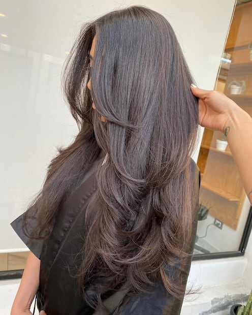 Movimiento, textura y caída natural: la fórmula que hace que las canas pasen desapercibidas. Foto: Instagram @whiteroom_beauty_salon