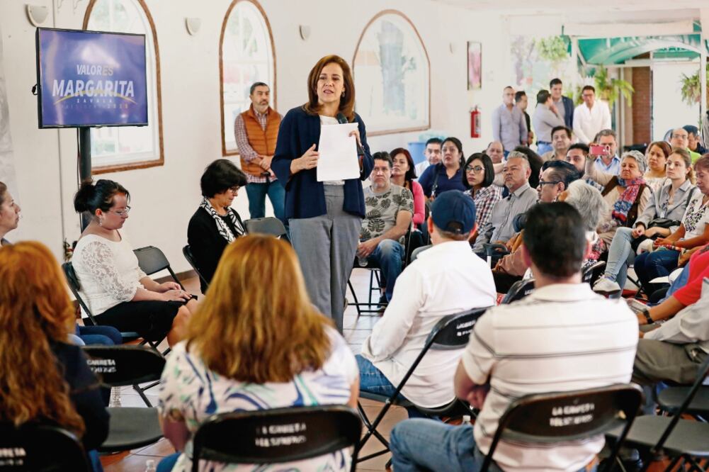 Margarita Zavala se reunió en Ecatepec, Estado de México, con vecinos que le expresaron su confianza porque como padres de familia se han perdido muchos valores y confían en que una mujer puede cambiar al país. Foto: YADÍN XOLALPA. EL UNIVERSAL