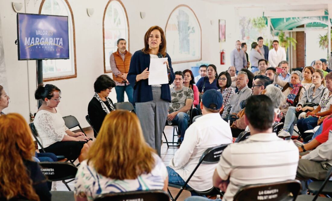 Margarita Zavala se reunió en Ecatepec, Estado de México, con vecinos que le expresaron su confianza porque como padres de familia se han perdido muchos valores y confían en que una mujer puede cambiar al país. Foto: YADÍN XOLALPA. EL UNIVERSAL