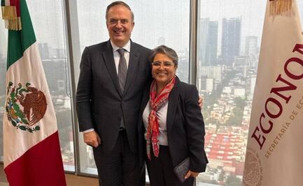 Raquel Buenrostro realiza acto de entrega-recepción a Ebrard en la Secretaría de Economía