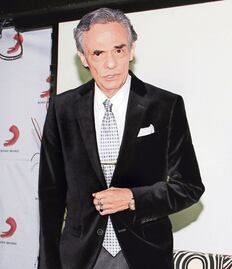 José José confía en que extenderá su vida