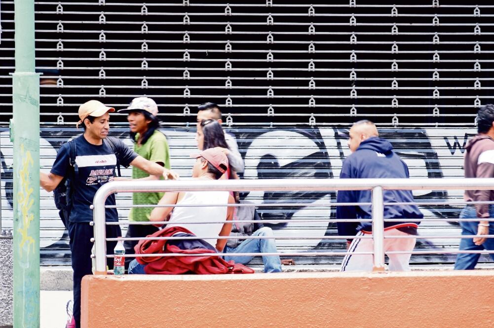 La diputada Beatriz Olivares llamó al delegado en Cuauhtémoc, Ricardo Monreal, a dignificar la plaza Aquiles Serdán y lugares cercanos al teatro (ARCHIVO EL UNIVERSAL)