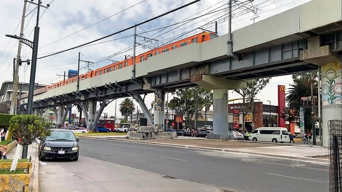 En el tramo elevado, los trenes continúan con las pruebas, incluso entre las estaciones de Olivos y Tezonco, donde ocurrió el accidente Foto: JORGE MEDELLÍN. EL UNIVERSAL