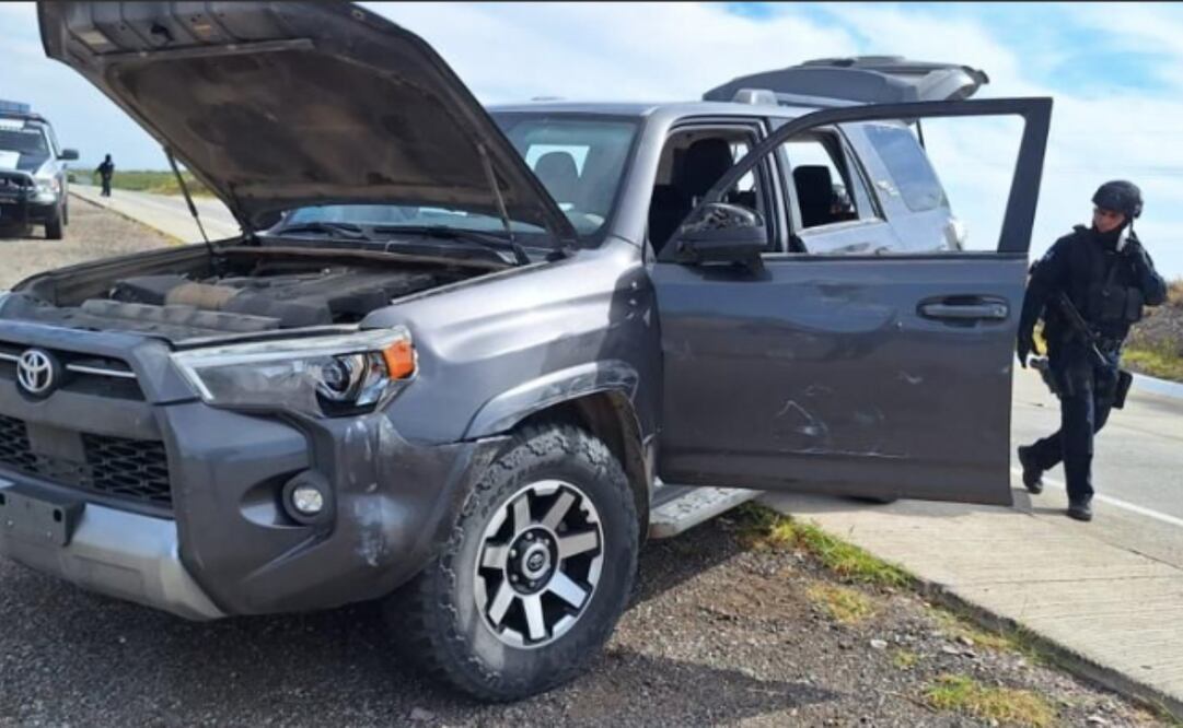 Los civiles iban a bordo de al menos tres vehículos que quedaron varados. Foto: Especial