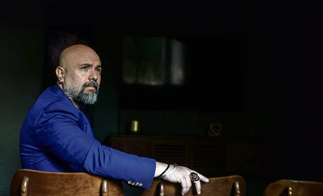 Para su obra, Richard Viqueira busca inspiración en clásicos del género como Mary Shelley, Bram Stoker y J. R. R. Tolkien. Foto: Gabriel Pano  / EL UNIVERSAL