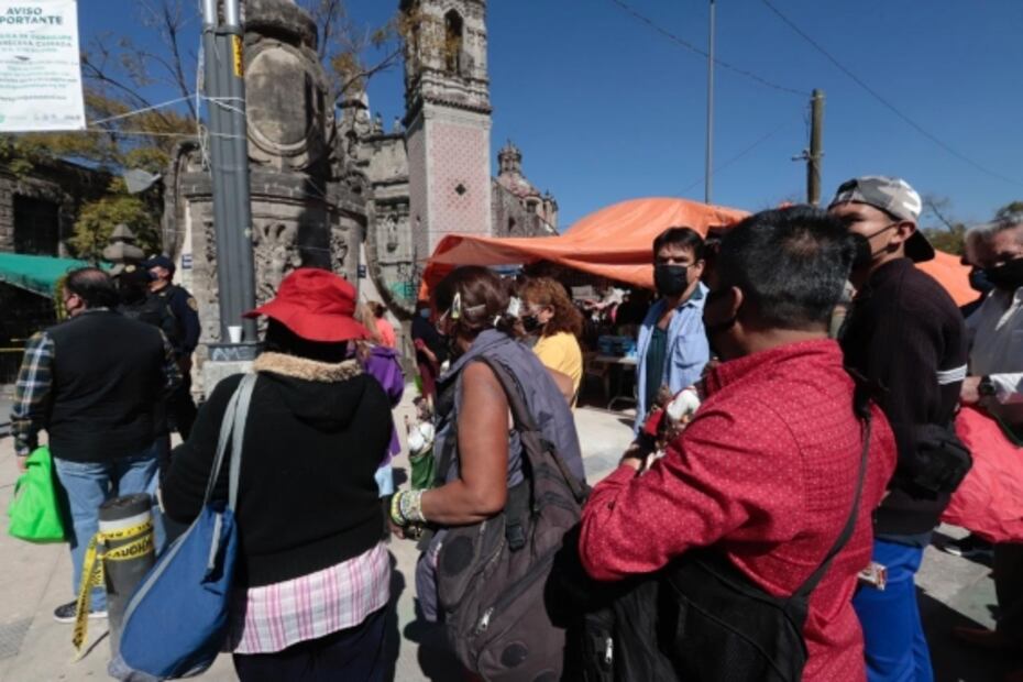 Pese a semáforo rojo por Covid-19, fieles acuden a templo de San Hipólito