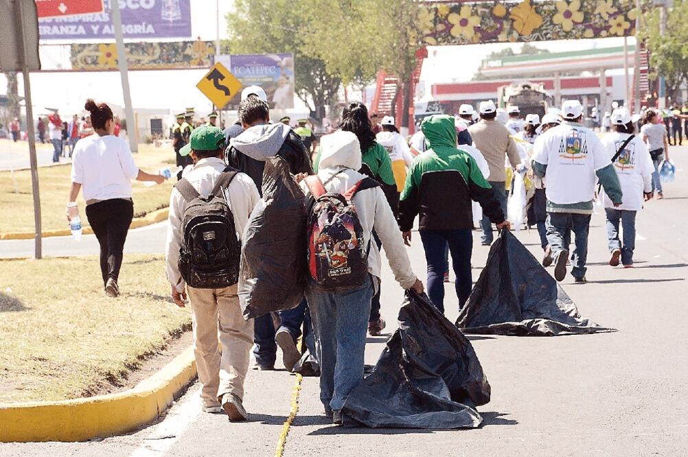 En las labores de limpieza participaron 60 personas; sanearon las colonias Las Américas, Jardines de Morelos y Venta de Carpio, principalmente (ESPECIAL)
